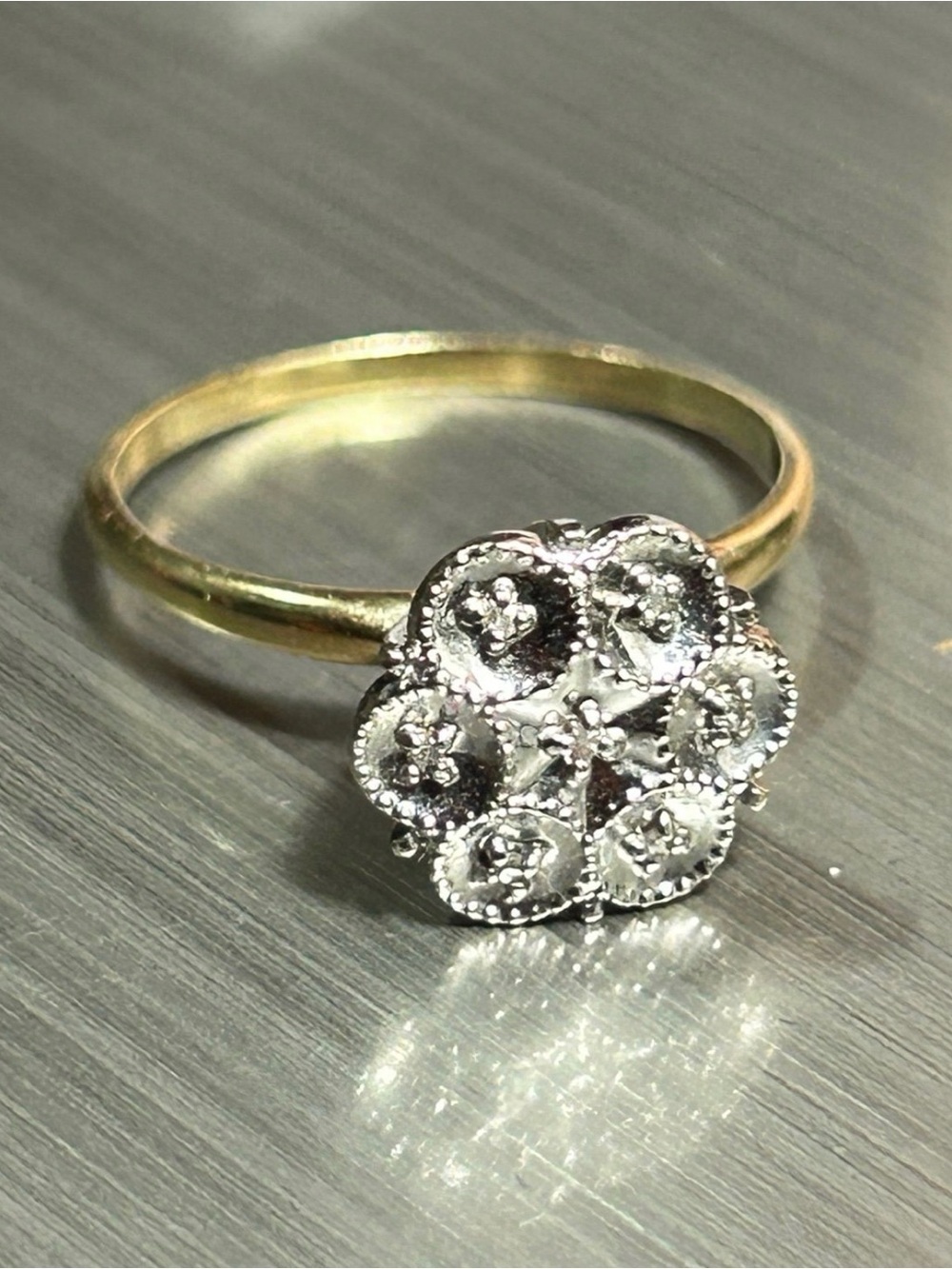 *FLASH SALE*Vintage- Gold Diamond Flower ring